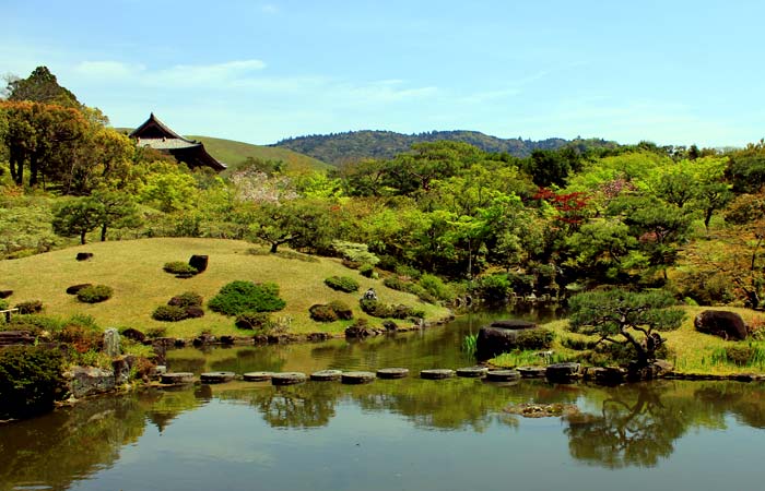 Isuien Garden and Nieraku Museum